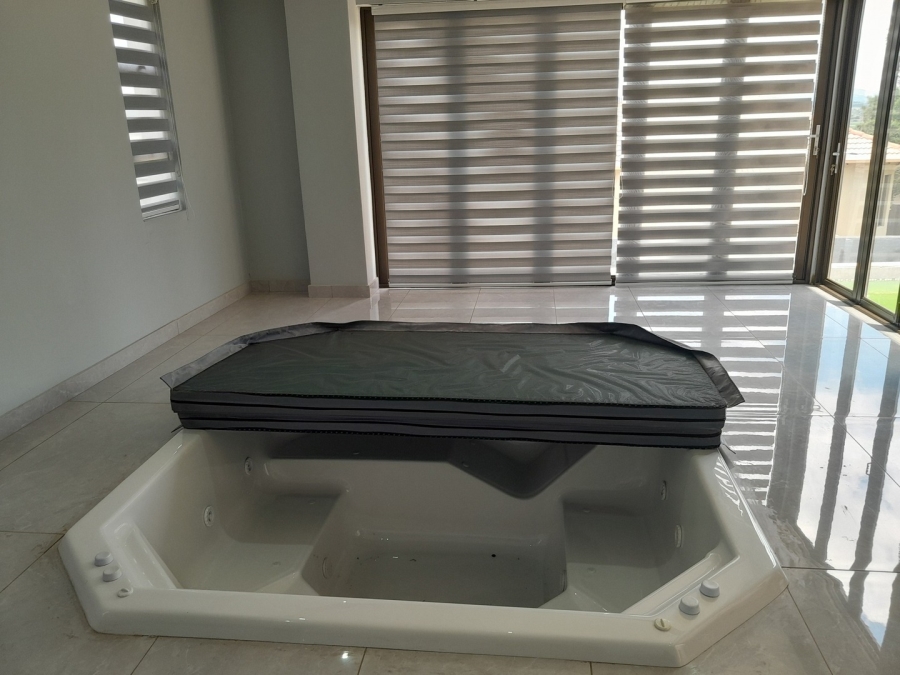 6 Bedroom Property for Sale in Kosmos Ridge North West